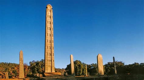 L’Événement de la Stele d’Aksoum: Un Monument à l'Architecture et un Témoin de la Période Axoumite